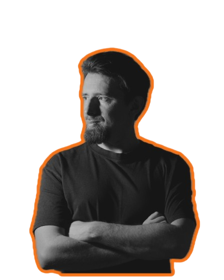 Daniel Tabiś przy laptopie